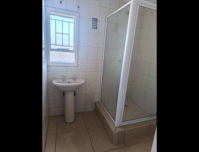 2 BEDROOM PROPERTY TO RENT IN NEWLANDS WEST